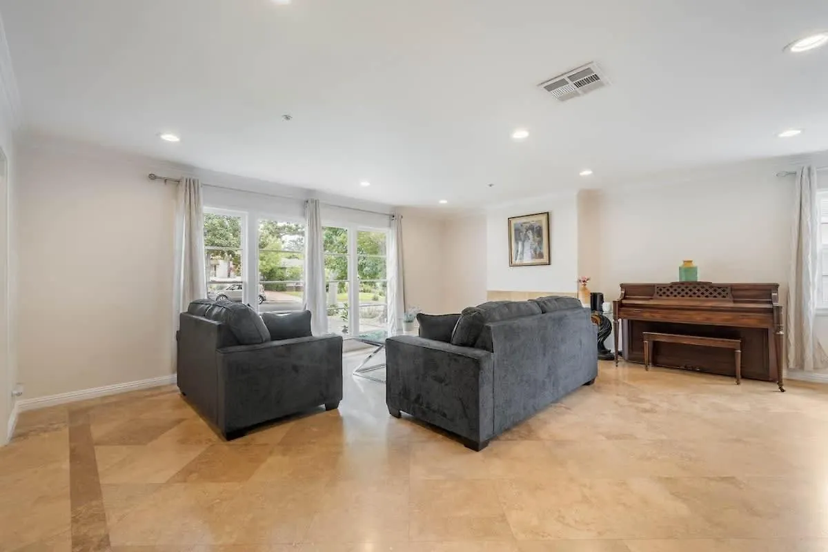 Comfy Ben Lomond Place With Foosball Table Glendale