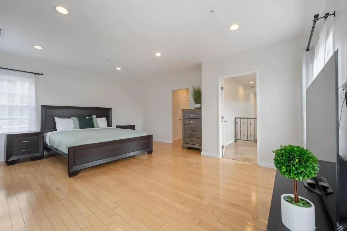 Holiday home Comfy Ben Lomond Place With Foosball Table Glendale