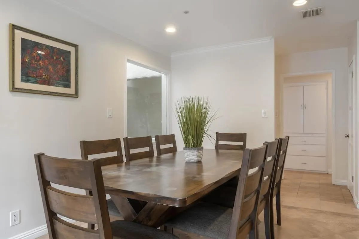 Holiday home Comfy Ben Lomond Place With Foosball Table Glendale