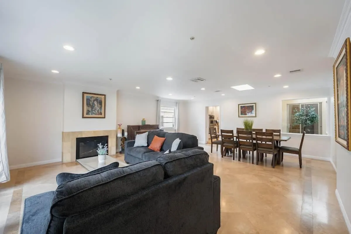 Comfy Ben Lomond Place With Foosball Table Glendale United States
