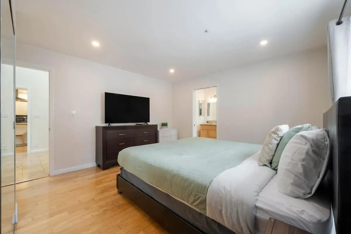 Comfy Ben Lomond Place With Foosball Table Glendale