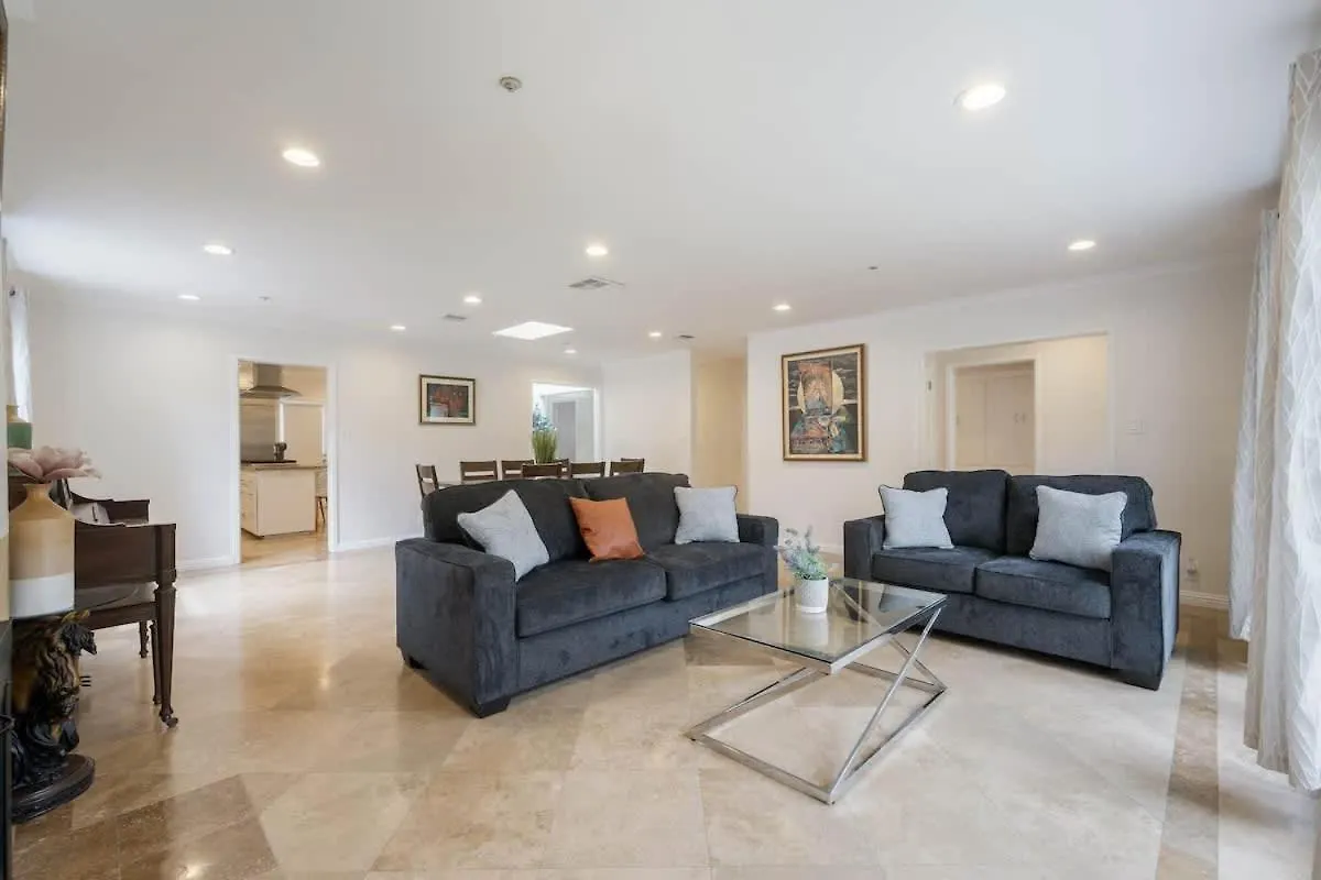Comfy Ben Lomond Place With Foosball Table Glendale