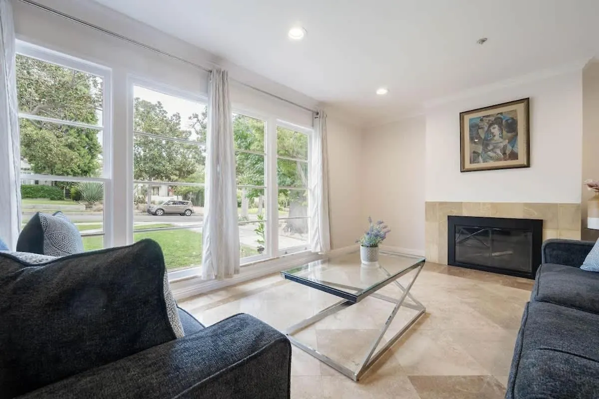 Comfy Ben Lomond Place With Foosball Table Glendale Holiday home